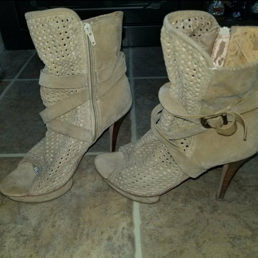 Stylish Tan Heeled Boots